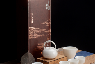 羊脂玉瓷提梁壶